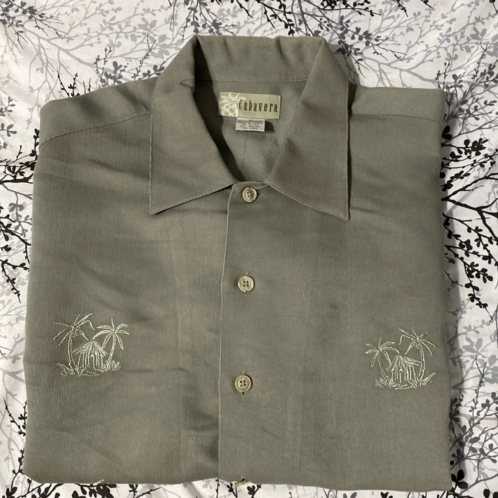 Cubavera men’s Cuban style shirt. Size M